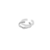 Anillo angosto con textura de piña plateado